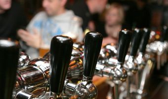 Minister Grapperhaus: geen schermen in horeca tijdens EK Voetbal