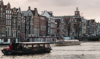 Booking.com betaalt NOW-steun terug