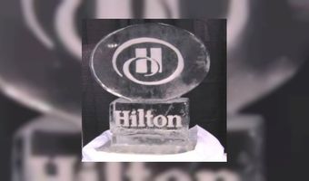 Blackstone schrijft investering Hilton voor de helft af