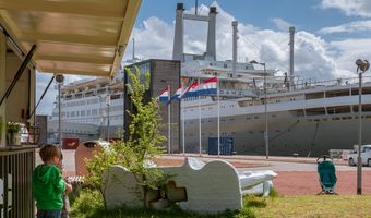 Sunny Side Terrace geopend voor ss Rotterdam
