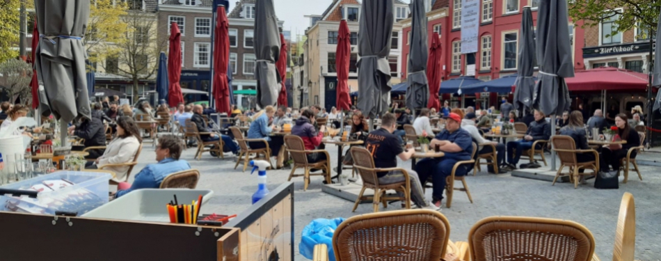 Onderzoek: horeca net zo vaak bezocht als voor lockdown, wel liever op terras