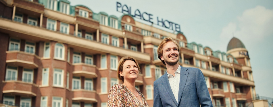 De toekan vlag wappert bij het Palace Hotel