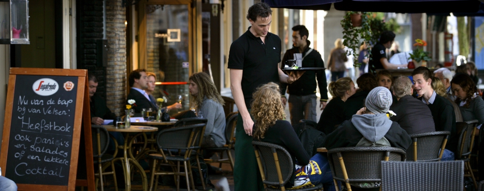 Personeelstekort leidt tot hogere lonen in de horeca