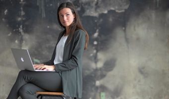 Een zwart jurkje met borduring kan altijd nog…