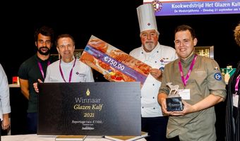 Rik van den Hazel wint Het Glazen Kalf op Gastvrij Rotterdam