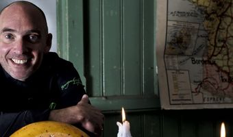 Kaasaffineur René Koelman opent Kaasfort Amsterdam