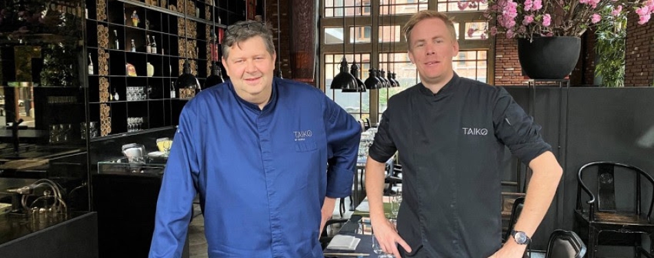 Schilo van Coevorden en Jef van den Hout koken samen in Taiko