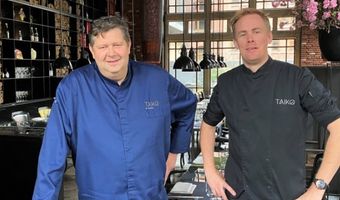 Schilo van Coevorden en Jef van den Hout koken samen in Taiko