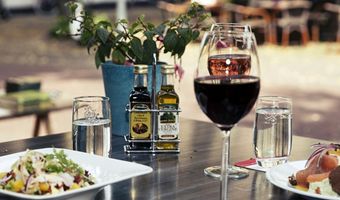 Geen lockdowns in buurlanden: Nederlanders wijken uit