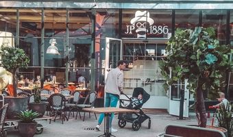 Eigenaren Villa Westend in Velserbroek openen JP 1886 aan de Zaan