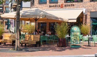 Bagels & Beans werft franchisenemers met terrasontbijt