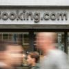 Booking.com wil topman belonen met 51 miljoen euro bonus