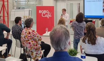 Robocafé: nieuwe initiatieven in onderzoek naar hospitality robotics