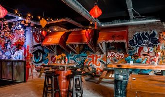 Mooie Boules opent Dikke Mic Karaoke Bar in Rotterdam