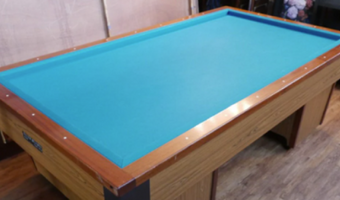 Bowling benodigdheden, een complete bar, een Feller biljarttafel en meer in online veiling 