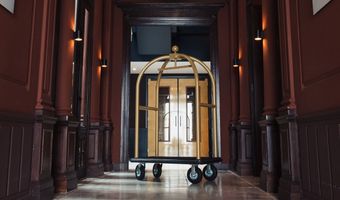 ABN Amro: Zakelijke hotelgast keert voorzichtig terug