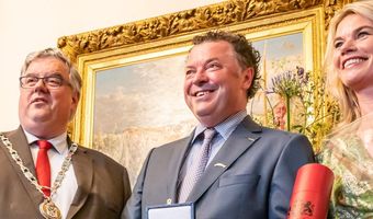 Zilveren Erepenning voor 250-jarig bestaan P. De Bruijn Wijnkopers