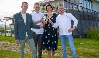 Jessica en Rutger van der Weel dragen restaurant Katseveer over