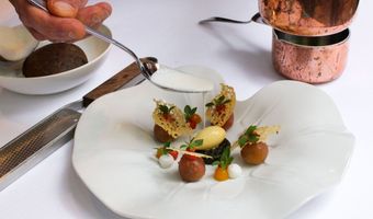 Restaurant LIZZ wordt opgenomen in de Michelingids en verwelkomt maître Louis Grizeau uit Bordeaux