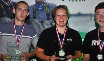 Manuela Kriekaard eerste vrouwelijke winnaar van Premier Nederlands Kampioen Oestersteken