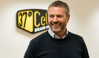 Gastdocent Jorge Labadie doceert over branding tijdens HotelSummit 2022