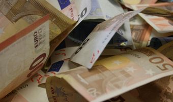 ''Biertje en uit eten gaan zullen de komende tijd flink duurder worden''