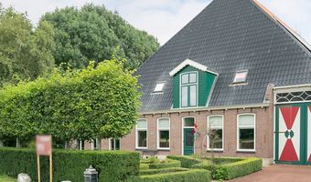 B&B te koop: Woonboerderij aan het water met zwembad en sauna