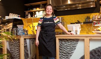 Kimberley Vonk opende de eerste vegan lunchroom van Almere