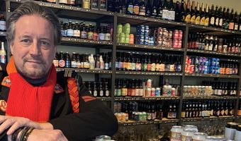 Koos Hartman heeft nu een bierwinkel, groothandel en café