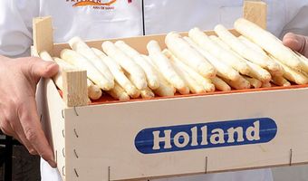 Een culinaire opening van het aspergeseizoen; Asperge de Bienvenue