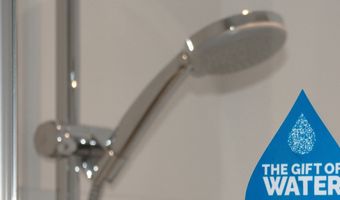 DoubleTree by Hilton Amsterdam laat gasten 100 liter water doneren