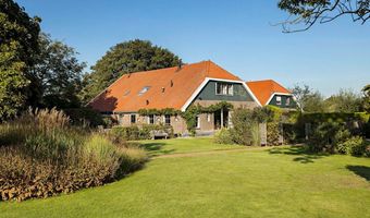 B&B te koop: Een karakteristieke halfvrijstaande woonboerderij