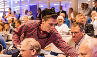 Opbrengst veiling eerste kistje Meischol voor Stichting ALS Nederland