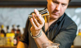 Zo verhoog je het rendement van jouw hotelbar met drankverkoop