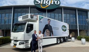 Sligro krijgt de eerste van 25 nieuwe elektrische vrachtwagens geleverd