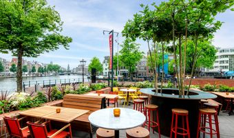 Bruine kroeg Amstel1 opent aan Amstel in Amsterdam