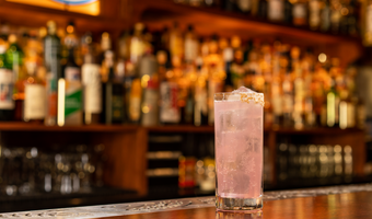 Cocktail showcase: Dutch Courage schenkt een duifje nabij de Dam