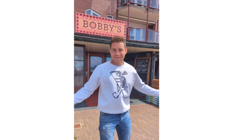 Douwe Bob gaat nieuw horeca-avontuur aan met Bobby’s Pancakes