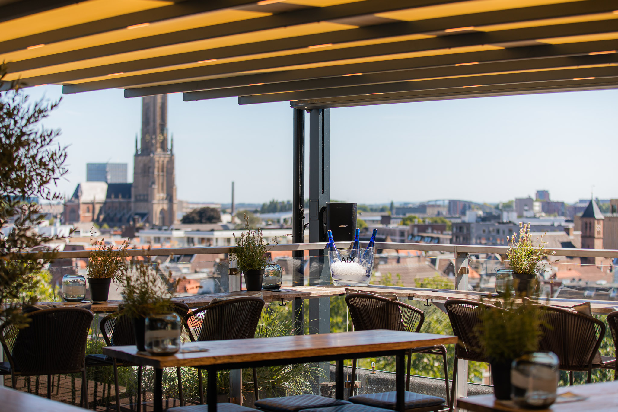 Rooftopbar Blou op Hotel Haarhuis komende periode als private eventlocatie te huur