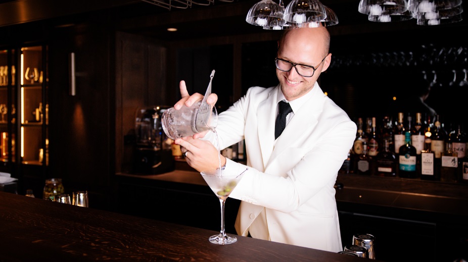 Nick Vrielink wint goud op IBA World Cocktail Championship 2023 in Rome