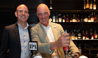 “Hilton noemt de eigenaar van een ander merk een prohibited person, net als dictators en andere boeven”