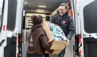 Bagels & Beans en Let’s do Goods geven 5.000 daklozen in Nederland warme voeten