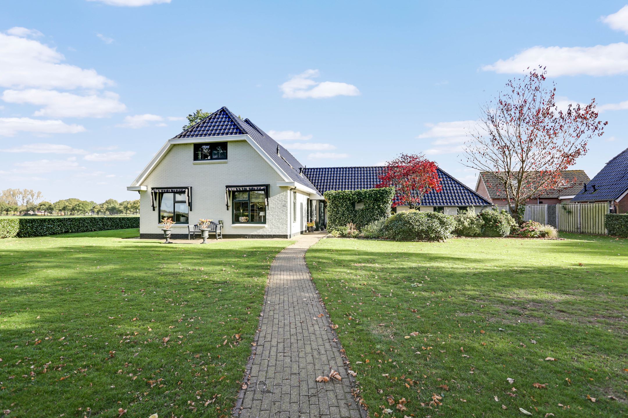 B&B te koop: Grote woonboerderij met vier B&B-appartementen