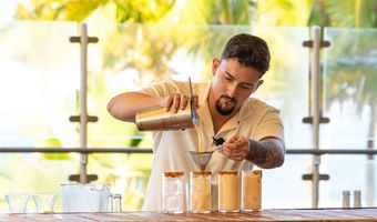 Derde plaats voor Giovanni van Wijk bij wedstrijd ter ere van 70 jaar piña colada