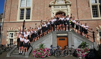 Roy Heine krijgt Klasbak Award van Tour Culinair