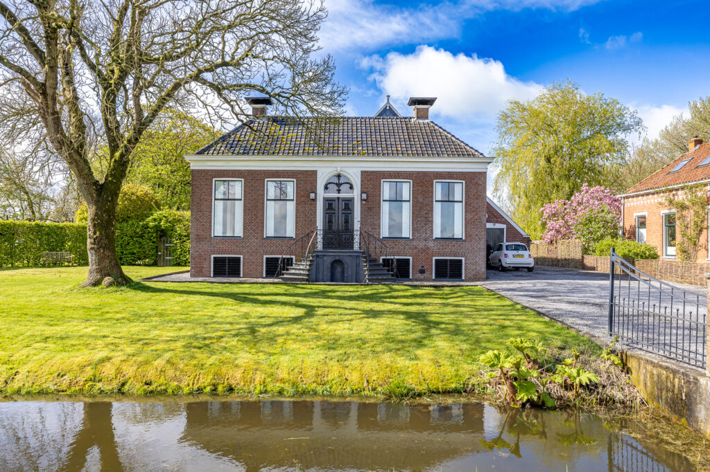 B&B te koop: rijksmonument met vrijstaande B&B op 4200 M2 grond