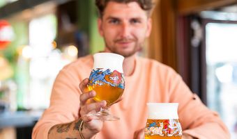 Kunstenaar Iwan Smit ontwerpt Duvel-glazen voor het maken van échte verbinding