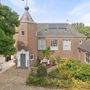 B&B te koop: Een nachtje in de kerk