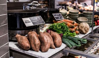 Een vijfde van lunches bij banqueting gaat de prullenbak in