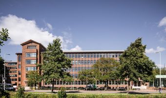 De Plesman: nieuw hotel met ruim 100 kamers opent in voormalig KLM hoofdkantoor